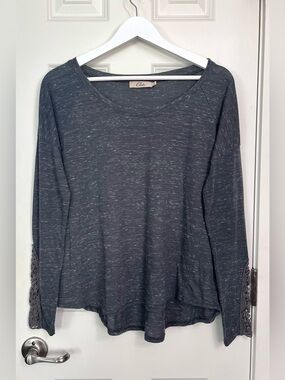 Elodie Heathered Long-Sleeve Tunic with Lace Sleeve
Details